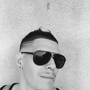 Meet your Posher, Aaron